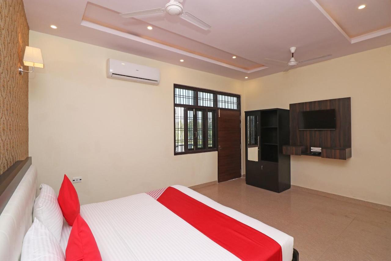 Capital O Hotel Royal Inn Near Gomti Riverfront Park Lucknow Exterior foto